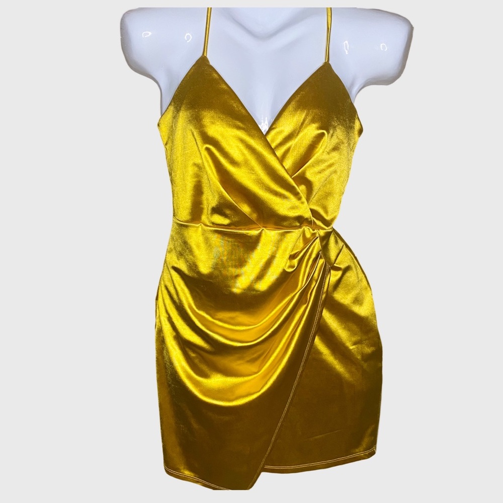 ✨SOLD✨  🎉3 for $15🎉  Yellow Stretch Satin Fabric Dress